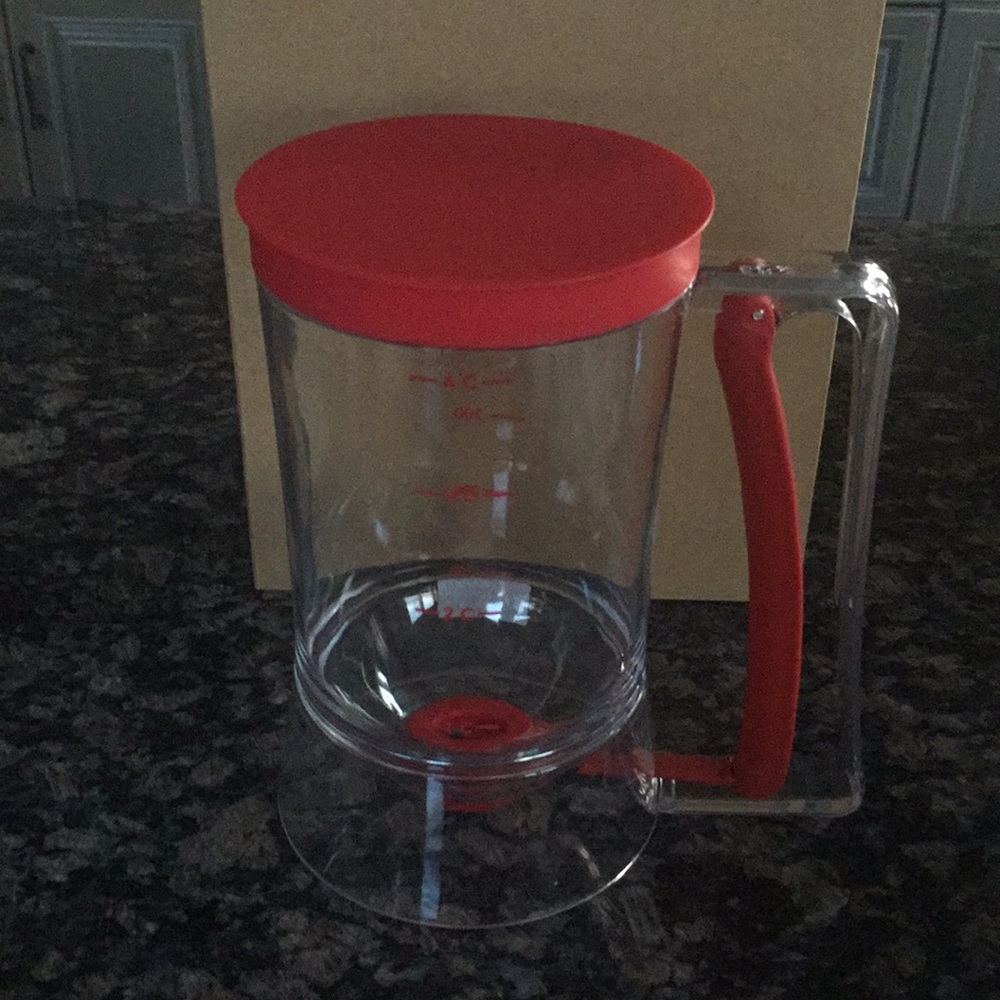 AVON PANCAKE & CUPCAKE DISPENSER NWT